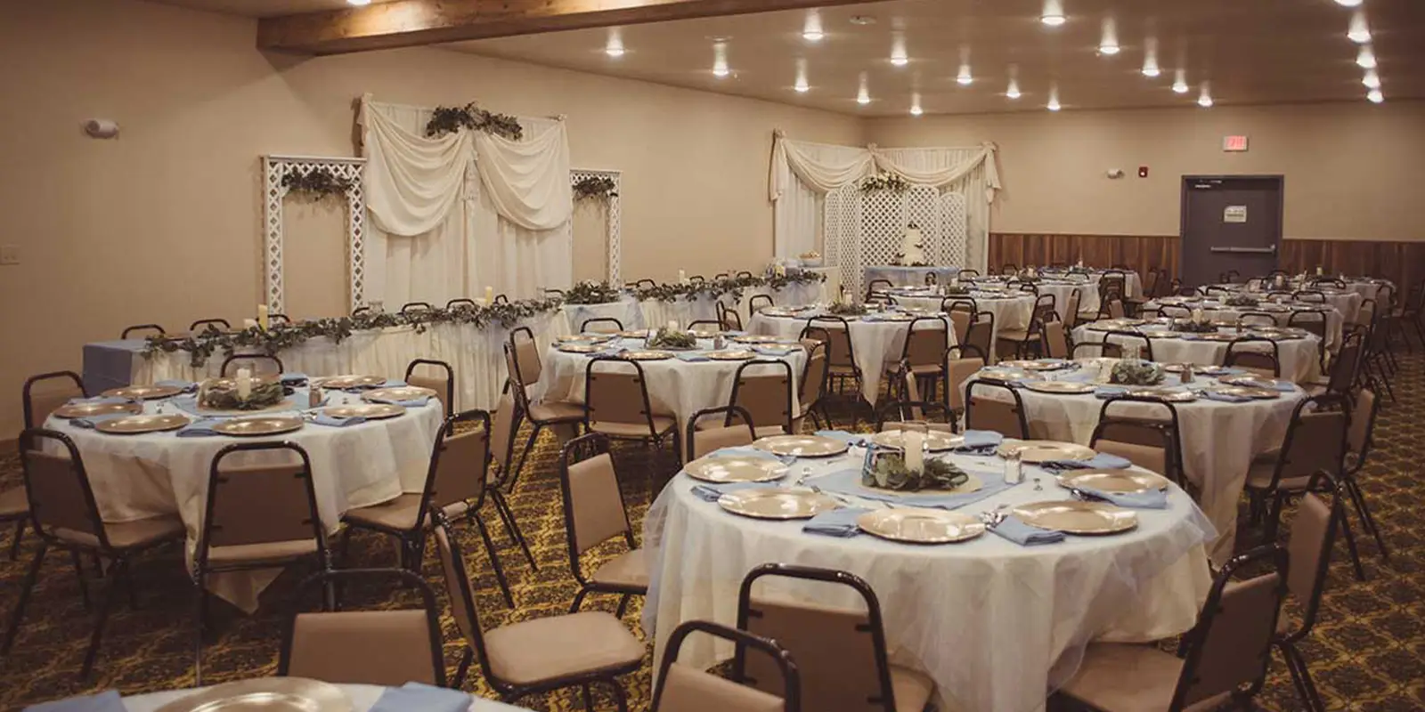 wedding in banquet room Credit: Rick & Stephanie Osborne, Ardent Photography