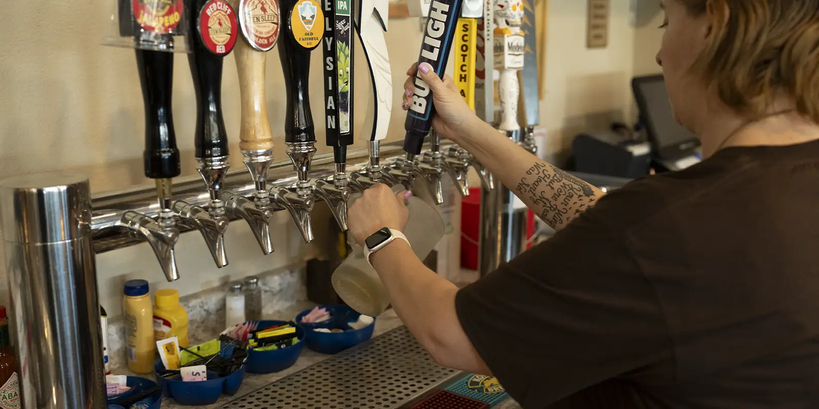 Grazers Restaurant pouring a beer