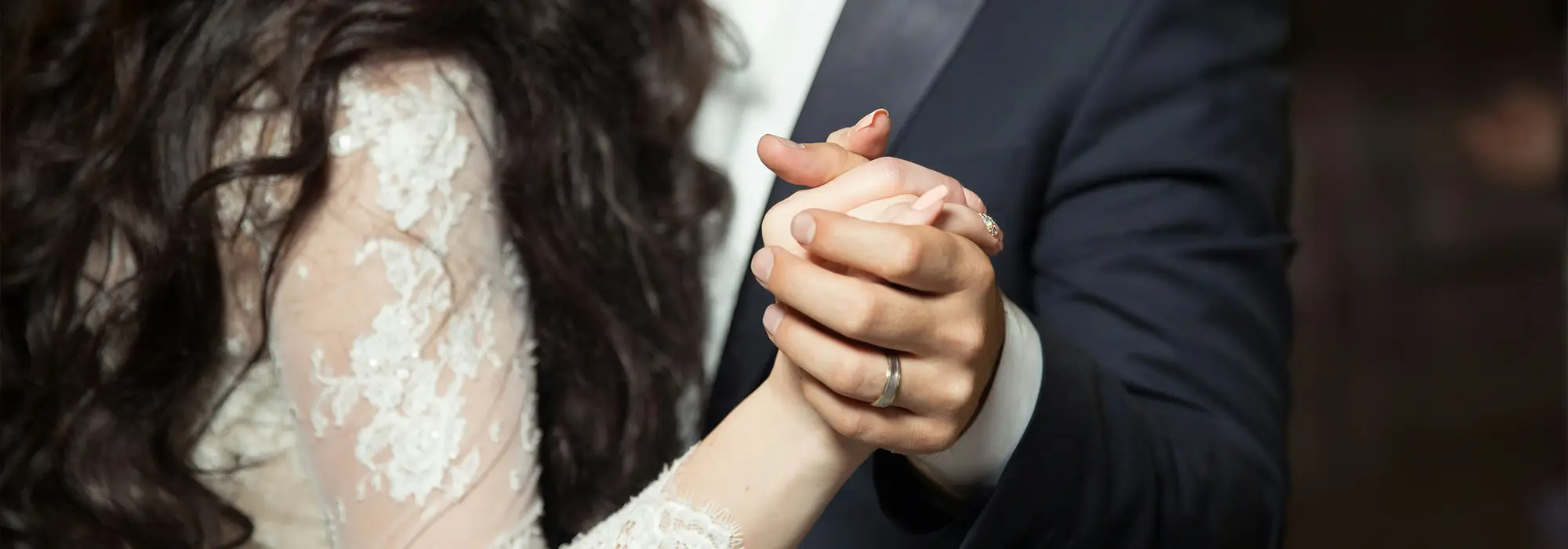 wedding couple dancing